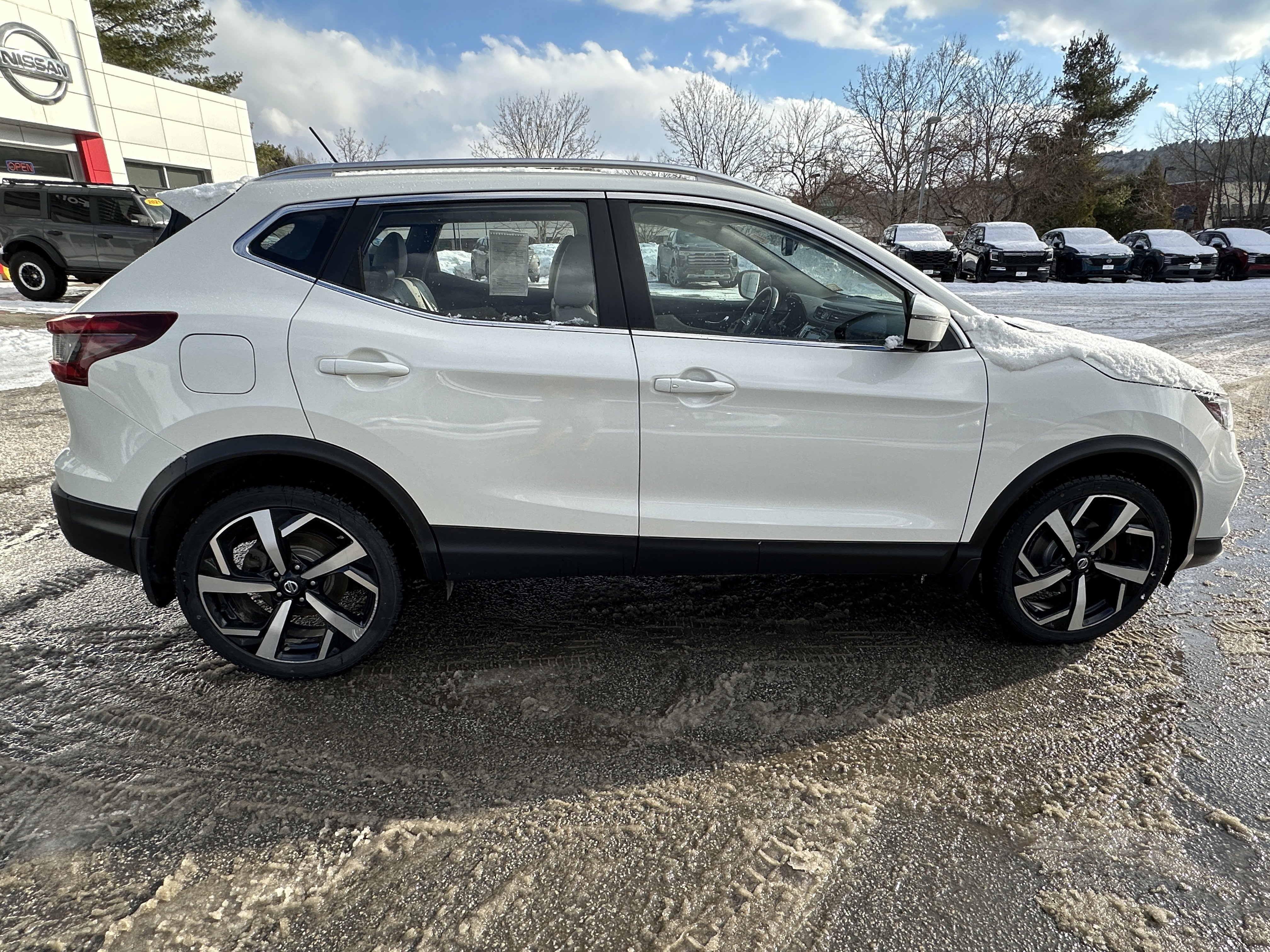 Used 2021 Nissan Rogue Sport SL w/ Premium Package image 9