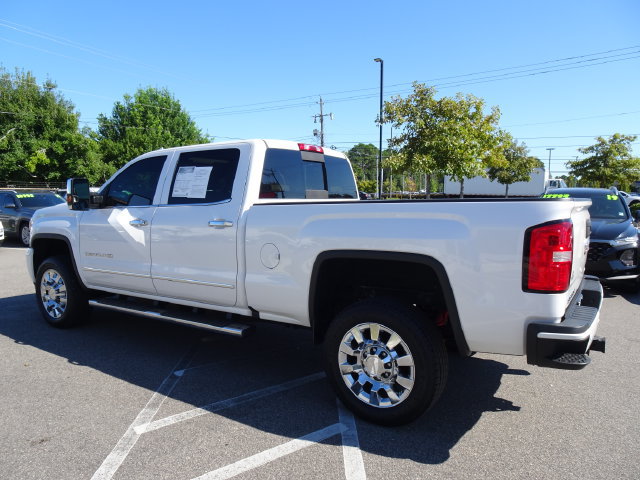 Used 2019 GMC Sierra 2500 Denali w/ Duramax Plus Package AWD/4WD image 6