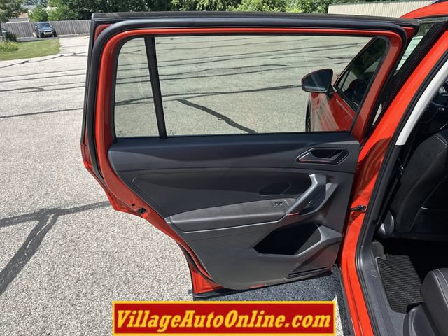 Used 2018 Volkswagen Tiguan SEL AWD/4WD image 31