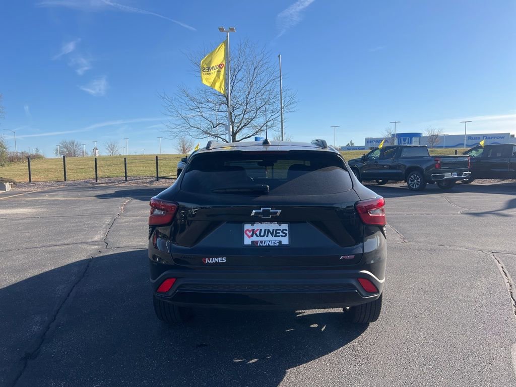 Used 2025 Chevrolet Trax RS w/ Driver Confidence Package image 4