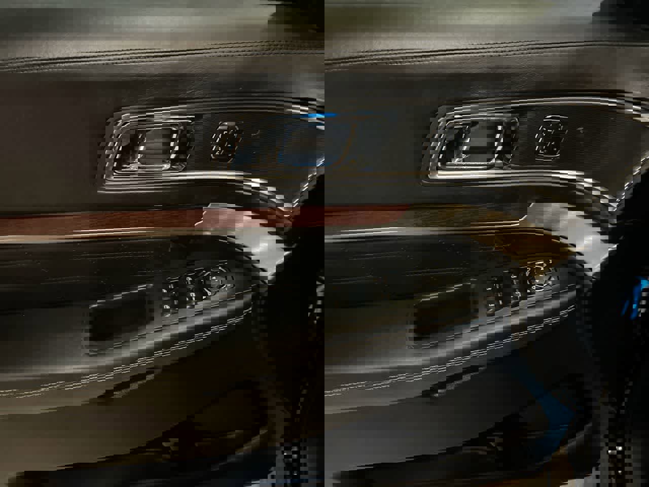 Used 2017 Ford Explorer Platinum image 13