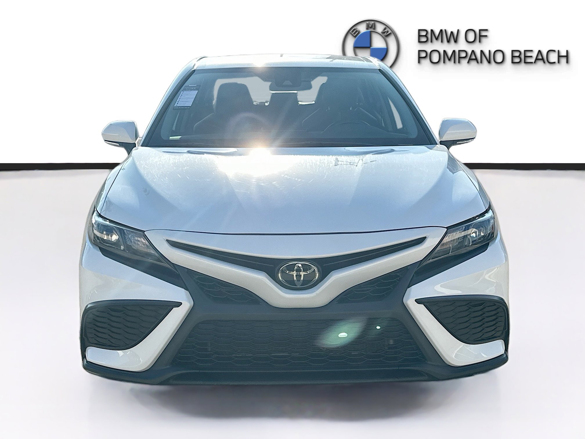 Used 2023 Toyota Camry SE image 2