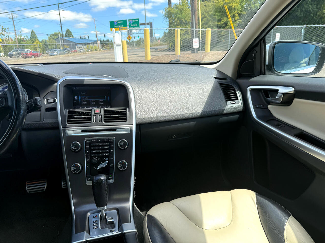Used 2011 Volvo XC60 T6 R-Design w/ Convenience Pkg image 24
