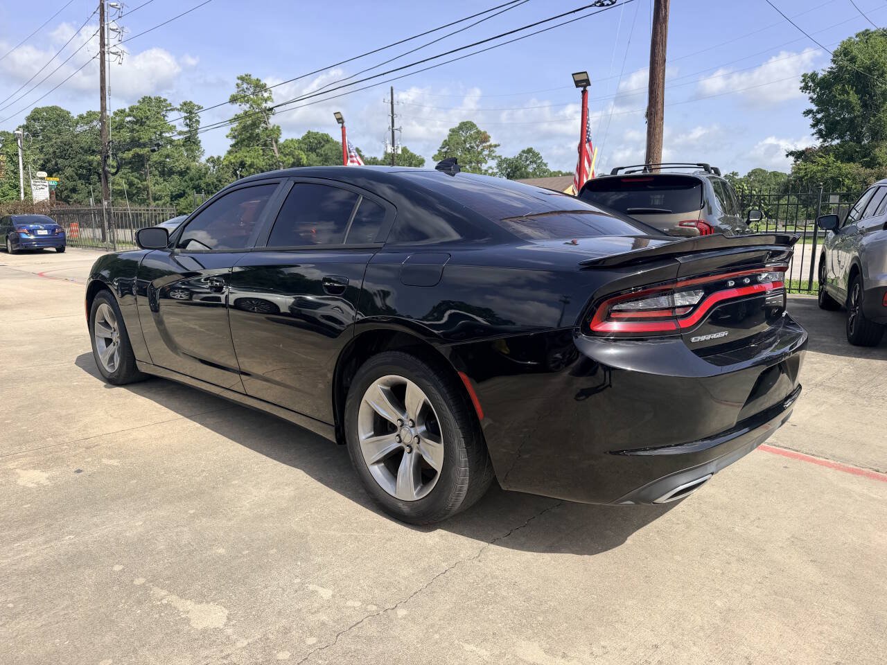 Used 2016 Dodge Charger SXT w/ Navigation & Travel Group RWD image 5