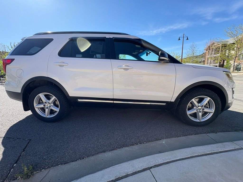 Used 2017 Ford Explorer XLT w/ Equipment Group 202A image 10