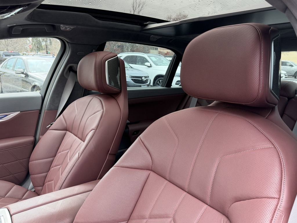 Used 2025 BMW i7 M70 image 21