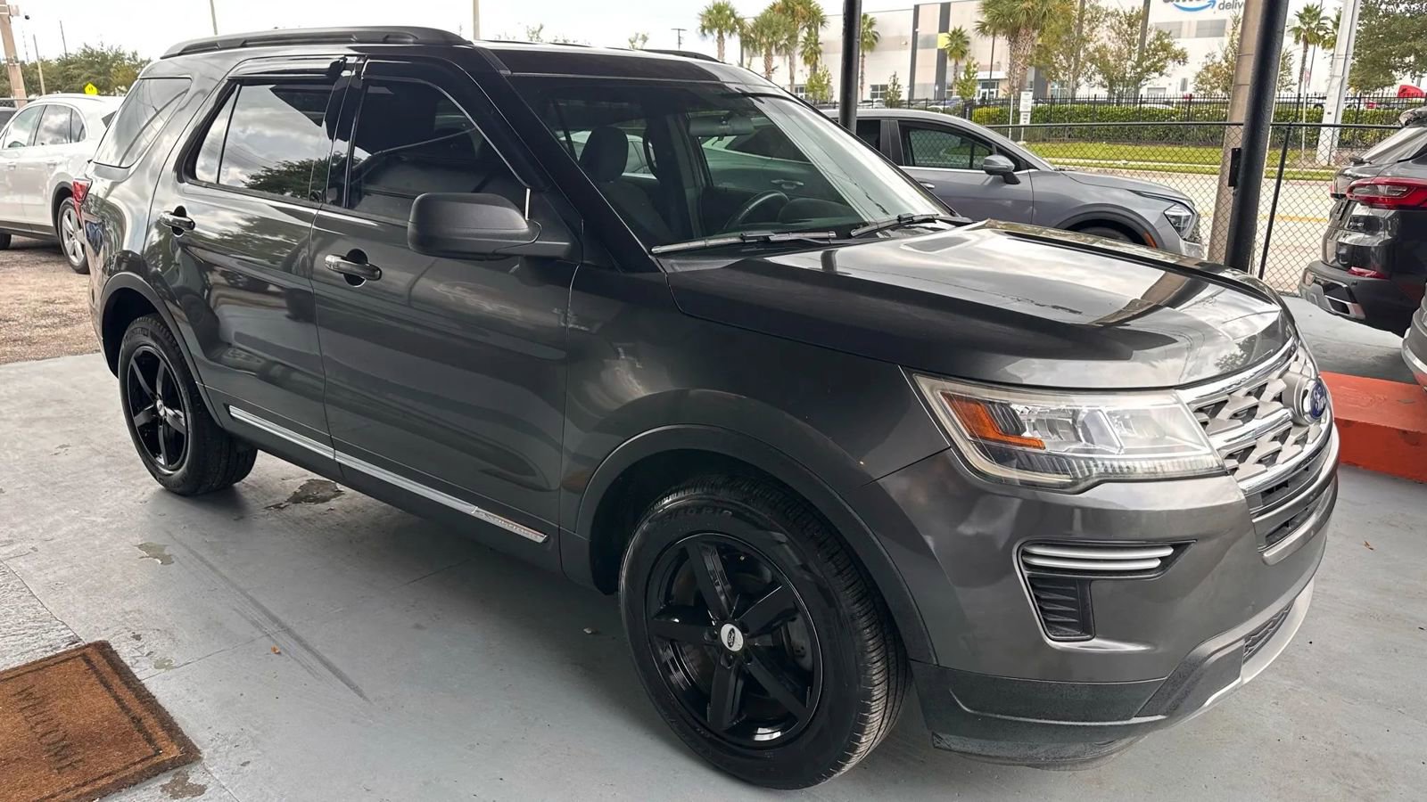 Used 2018 Ford Explorer XLT image 5