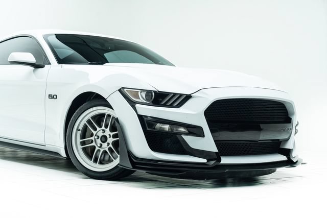 Used 2017 Ford Mustang GT RWD image 4