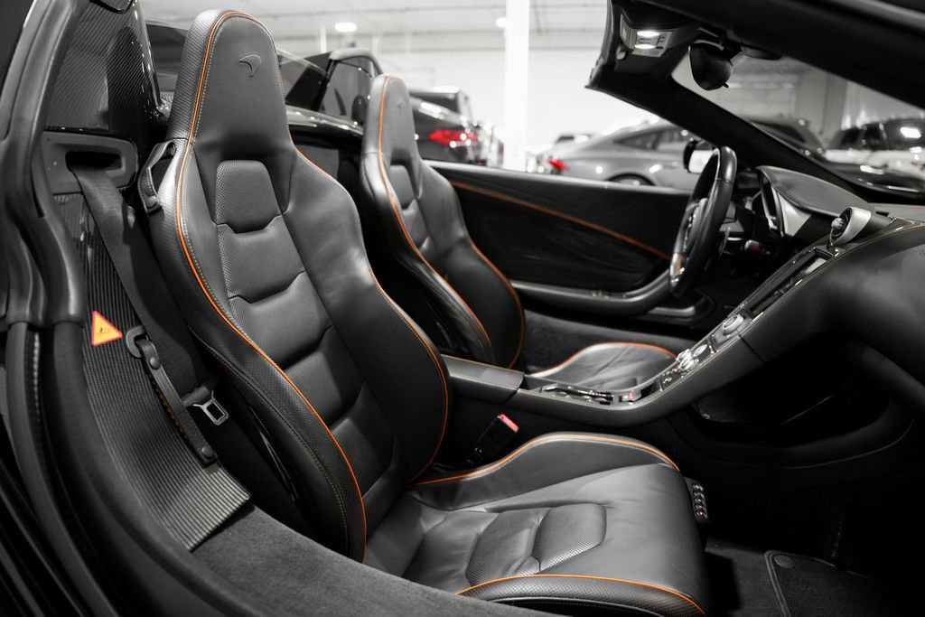 Used 2015 McLaren 650S Spider image 28