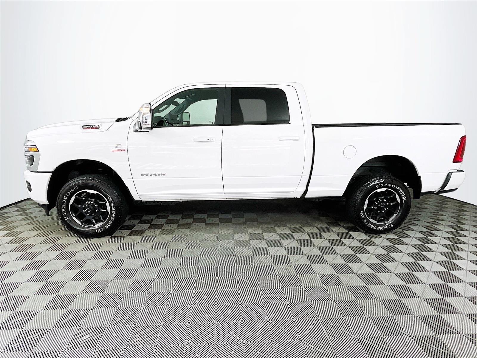 Used 2026 RAM 2500 Laramie AWD/4WD image 4