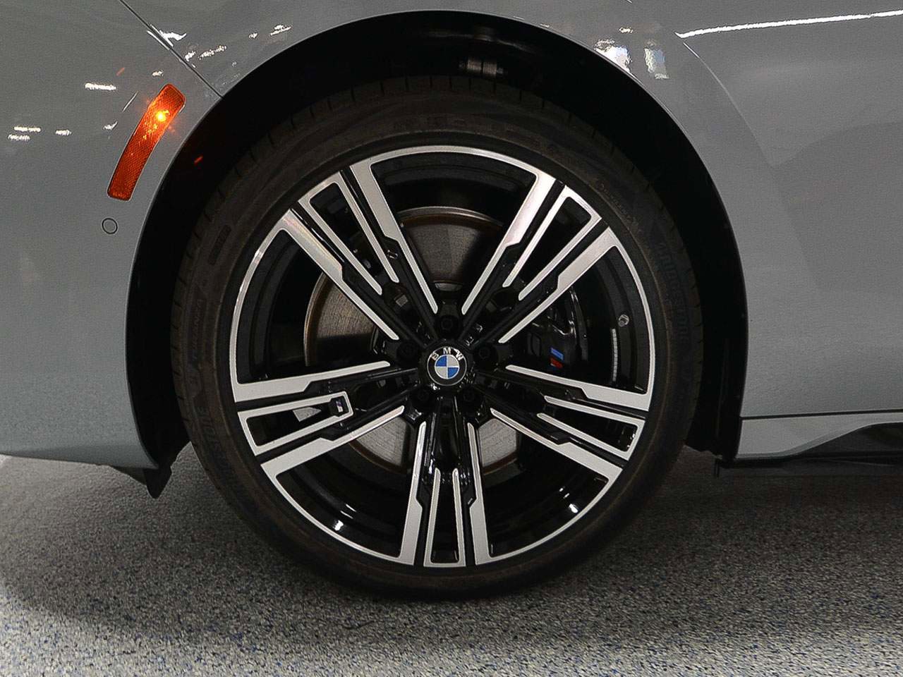 Used 2026 BMW i7 eDrive50 w/ M Sport Package RWD image 5