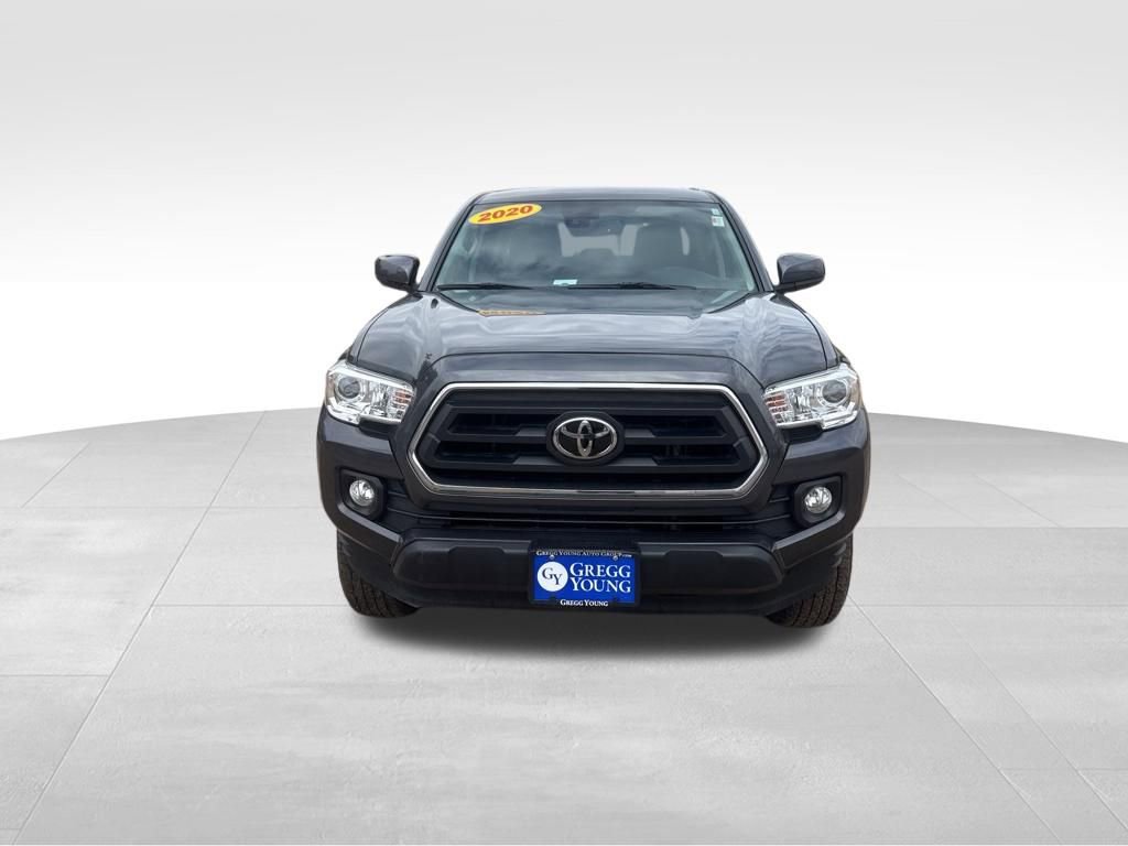Used 2020 Toyota Tacoma SR5 w/ Blackout Package AWD/4WD image 4