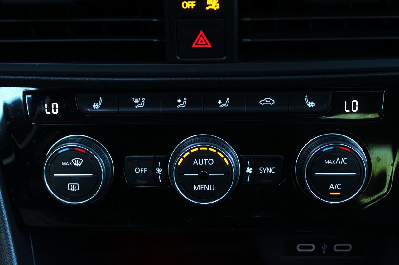 Used 2022 Volkswagen Jetta SEL FWD image 19