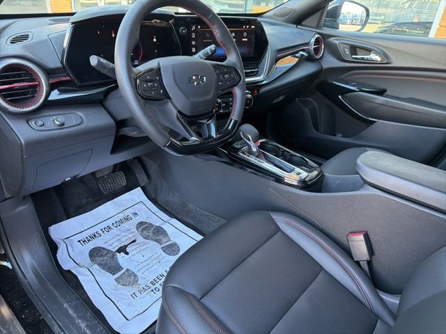 Used 2025 Chevrolet Trax RS image 17