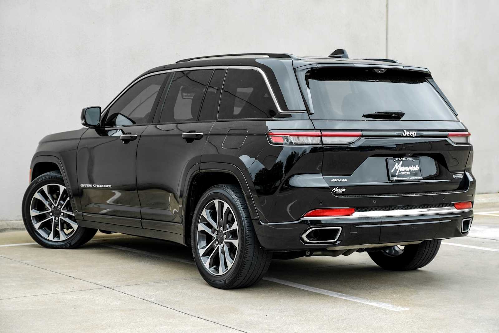 Used 2023 Jeep Grand Cherokee Overland w/ Luxury Tech Group IV AWD/4WD image 14