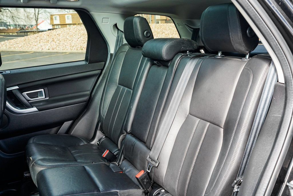 Used 2016 Land Rover Discovery Sport HSE image 17