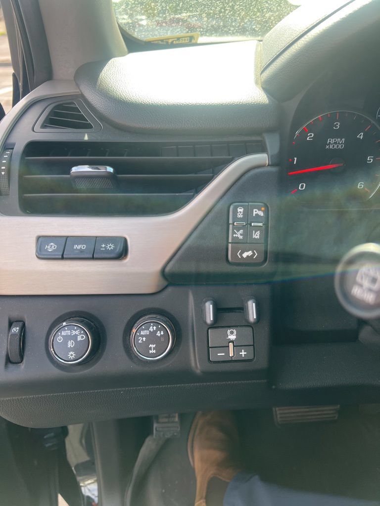 Used 2015 GMC Yukon Denali w/ Premium Package AWD/4WD image 20