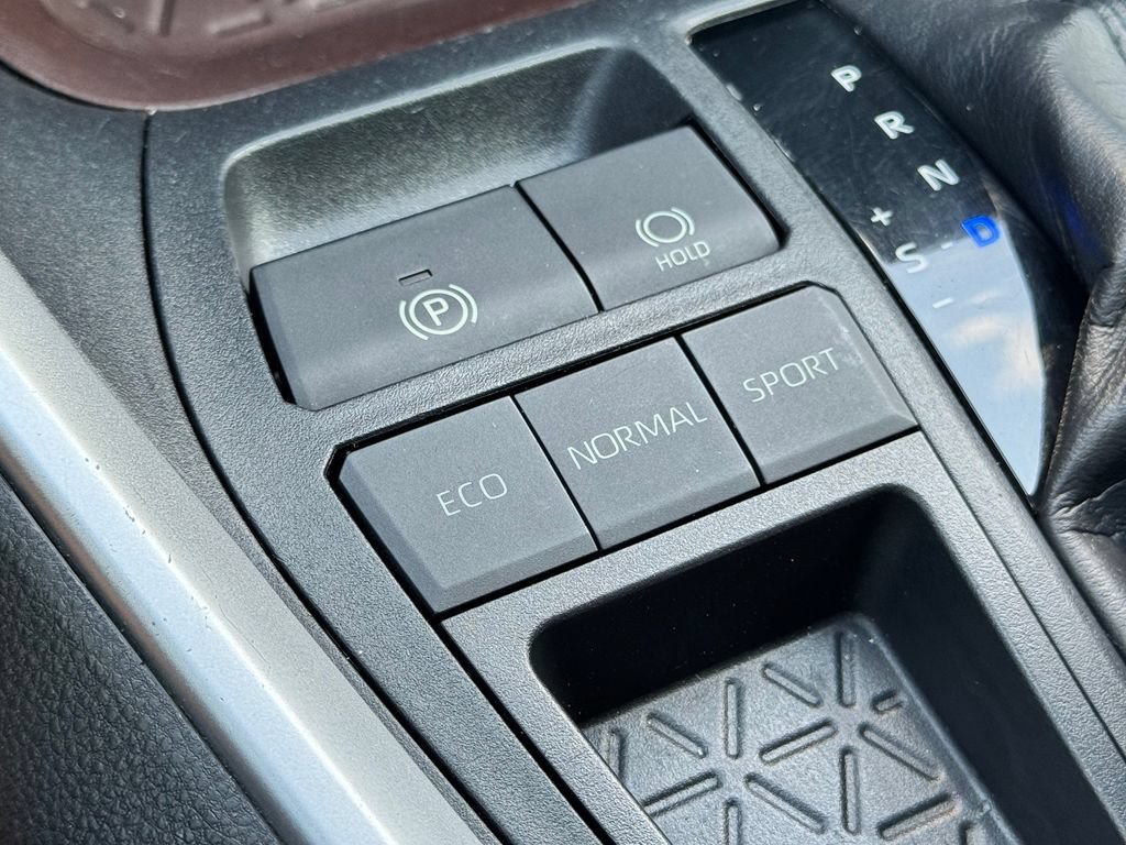 Used 2019 Toyota RAV4 Limited w/ Cold Weather Package FWD image 26
