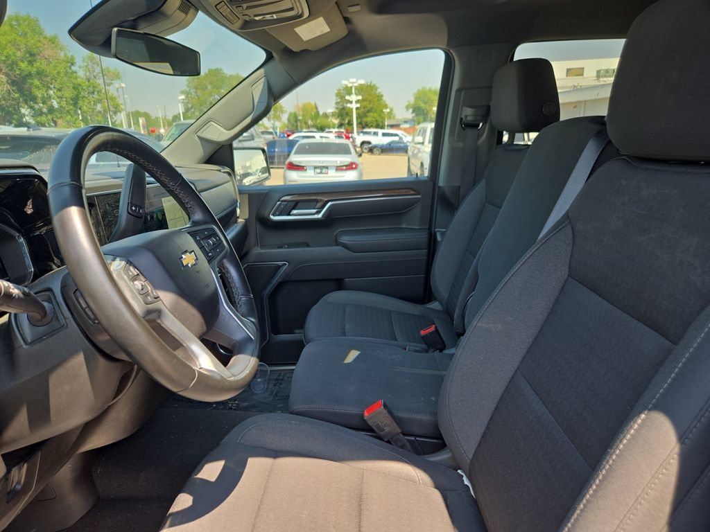 Used 2025 Chevrolet Silverado 1500 LT AWD/4WD image 18