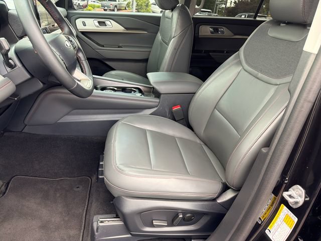Used 2025 Ford Explorer Active w/ Active Comfort Package AWD/4WD image 9