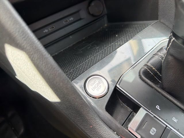 Used 2021 Volkswagen Tiguan SE w/ Panoramic Sunroof Package image 34