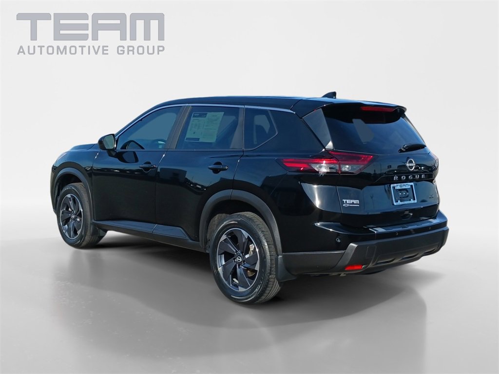 Used 2024 Nissan Rogue SV image 5