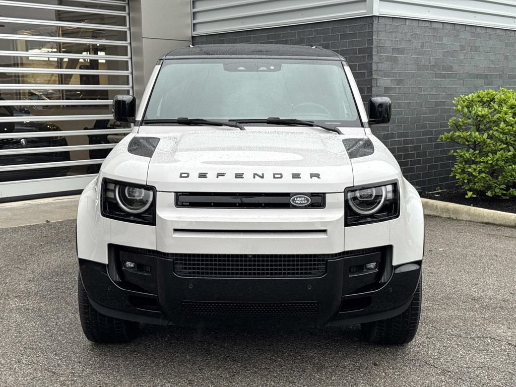 New 2026 Land Rover Defender 130 X-Dynamic SE AWD/4WD image 2