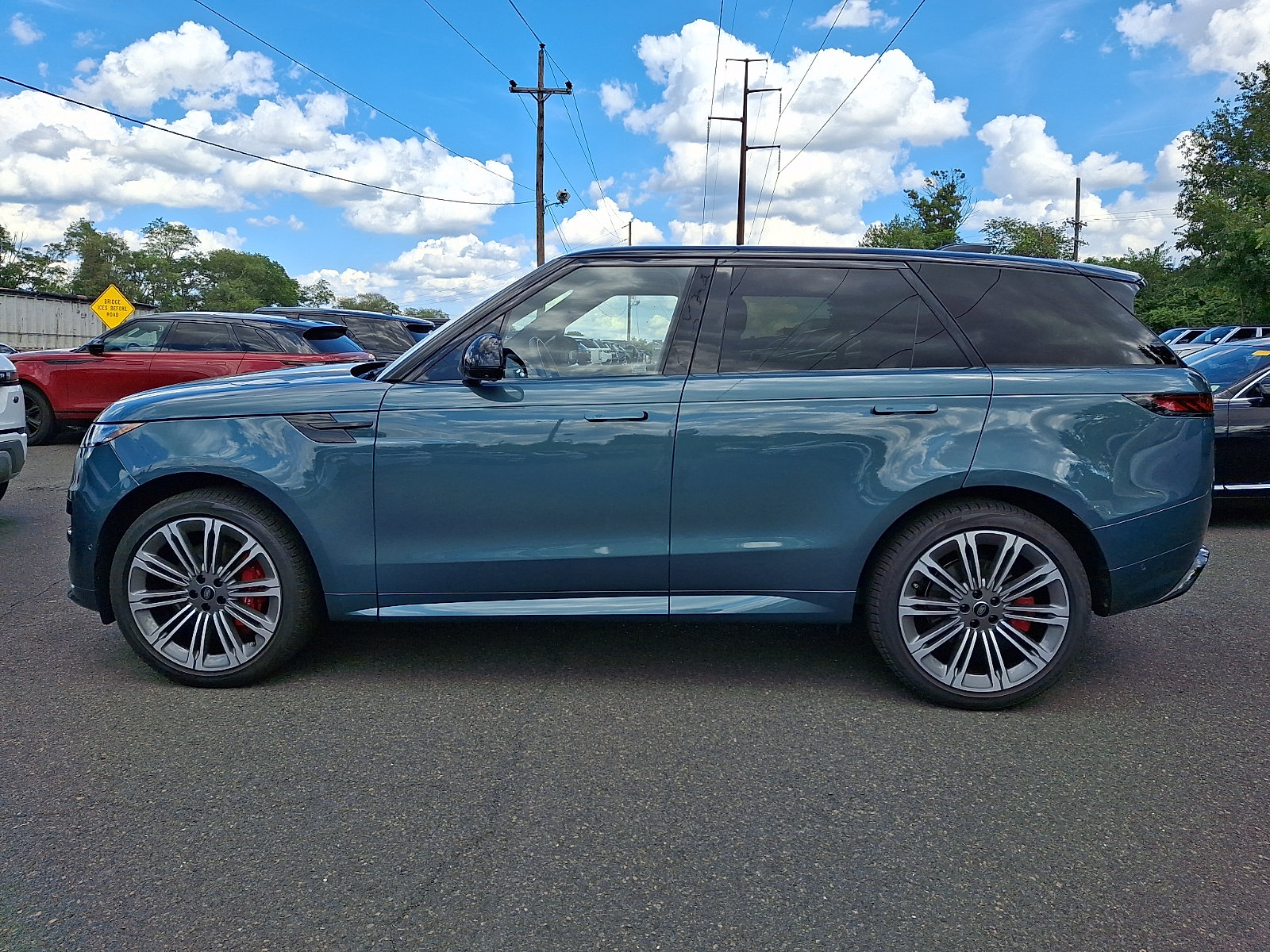 Used 2024 Land Rover Range Rover Sport Dynamic SE AWD/4WD image 3