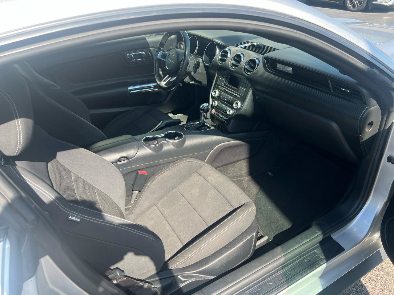 Used 2017 Ford Mustang Coupe RWD image 8