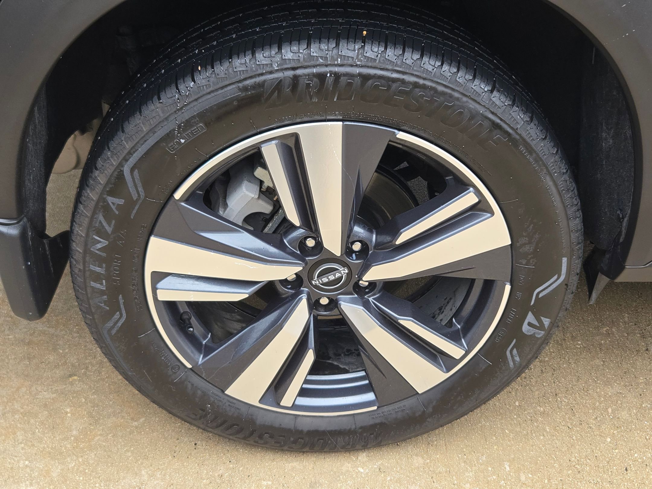 Used 2024 Nissan Rogue SL w/ SL Premium Package FWD image 32