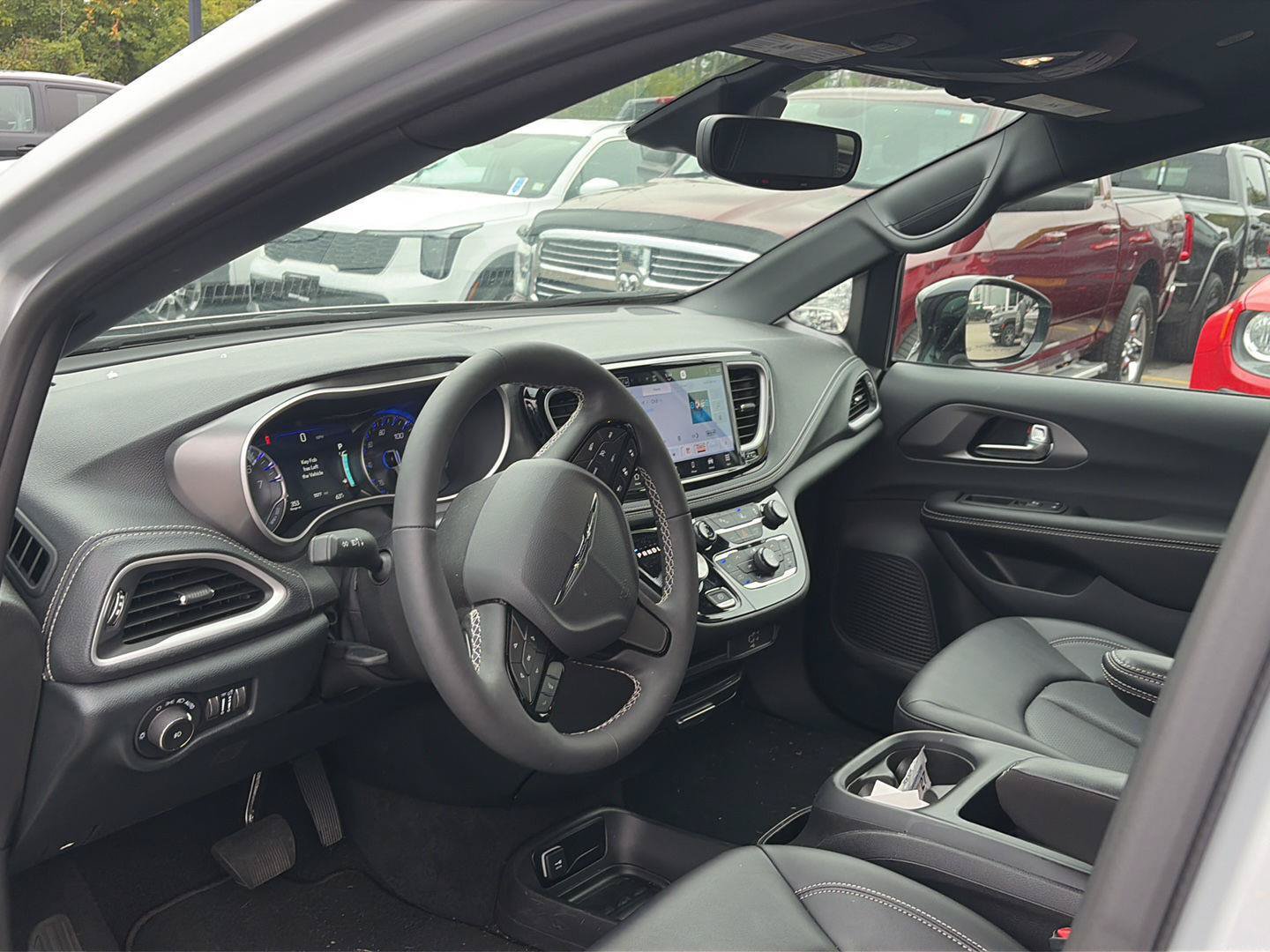 Used 2026 Chrysler Pacifica Select w/ S Appearance Package AWD/4WD image 5
