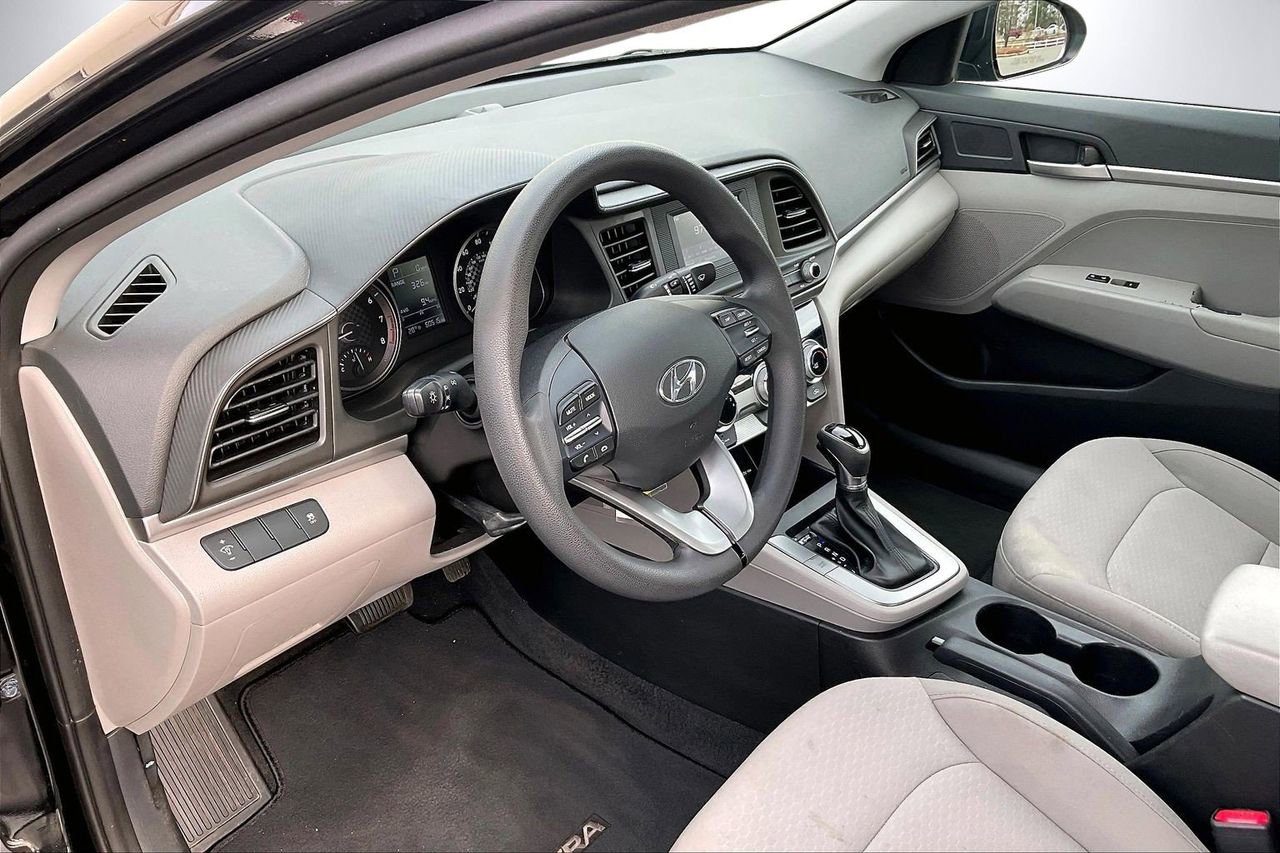 Used 2019 Hyundai Elantra SE image 18