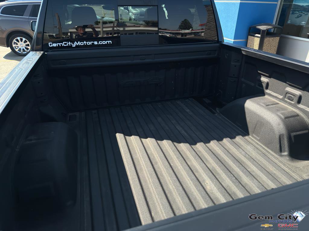Used 2024 GMC Sierra 1500 AT4 w/ Technology Package image 8