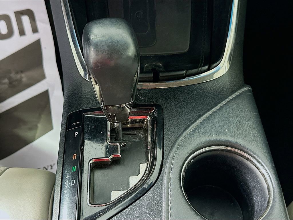 Used 2018 Toyota Avalon Limited image 17