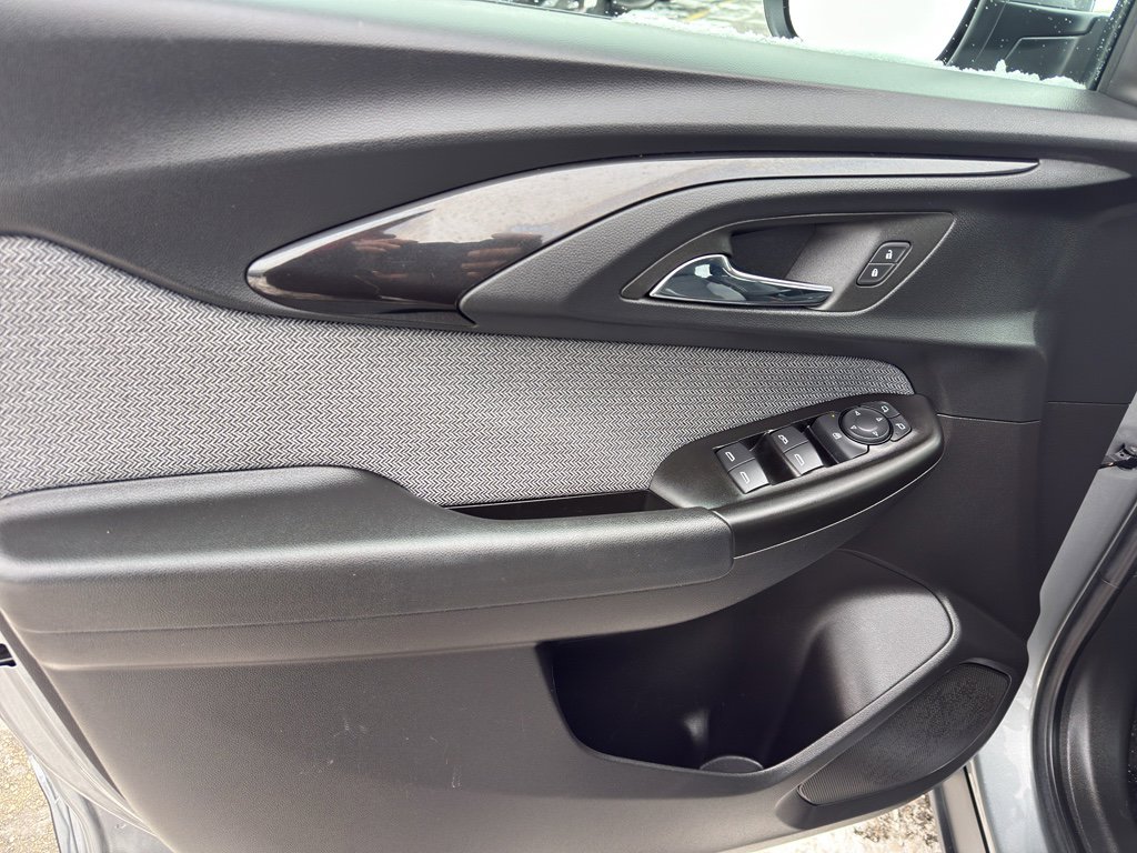 Used 2023 Chevrolet TrailBlazer LT w/ Convenience Package image 12