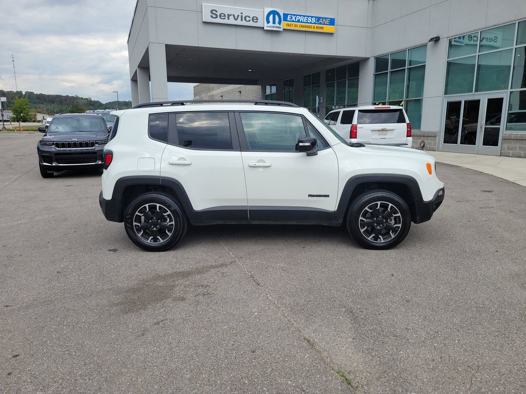 Used 2023 Jeep Renegade Latitude image 2