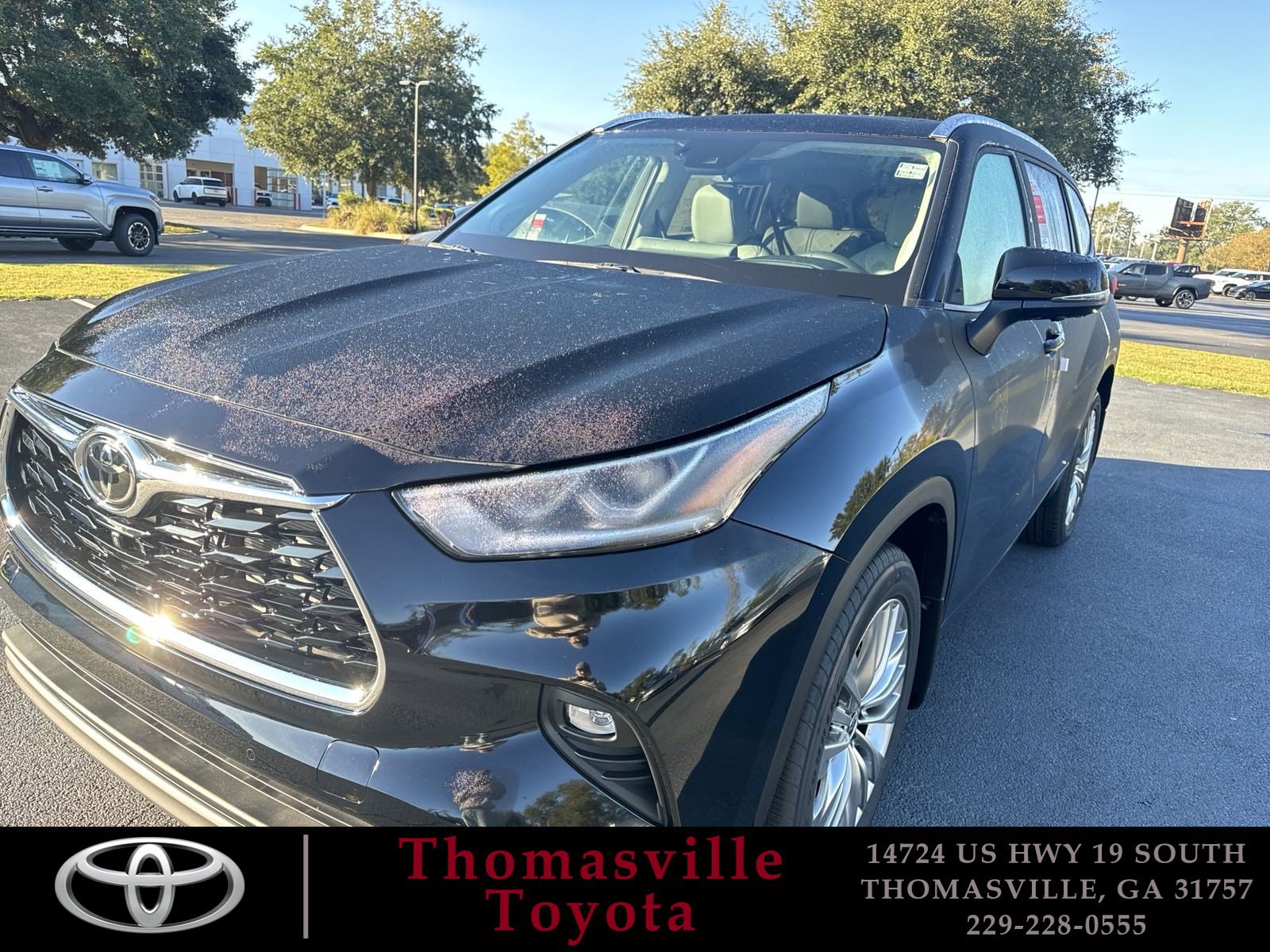 New 2025 Toyota Highlander Platinum AWD/4WD image 1