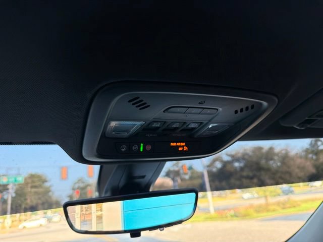 Used 2022 Chevrolet Traverse Premier FWD image 16