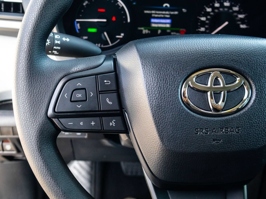 Used 2026 Toyota Sienna LE AWD/4WD image 37