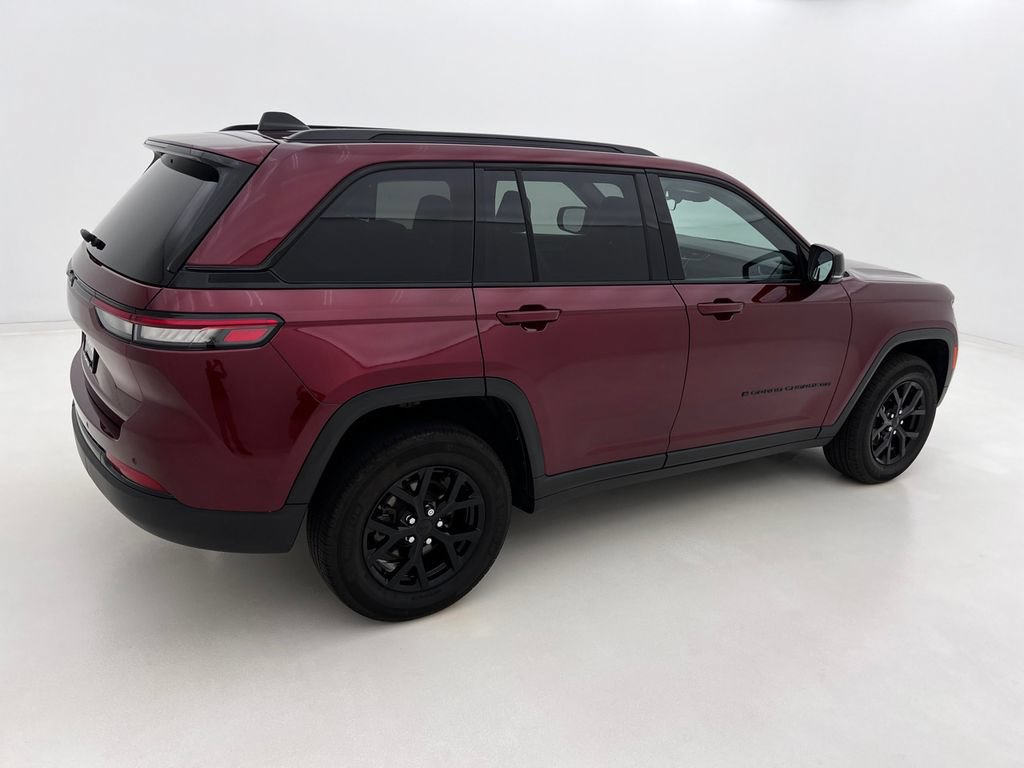 Used 2025 Jeep Grand Cherokee Altitude AWD/4WD image 6