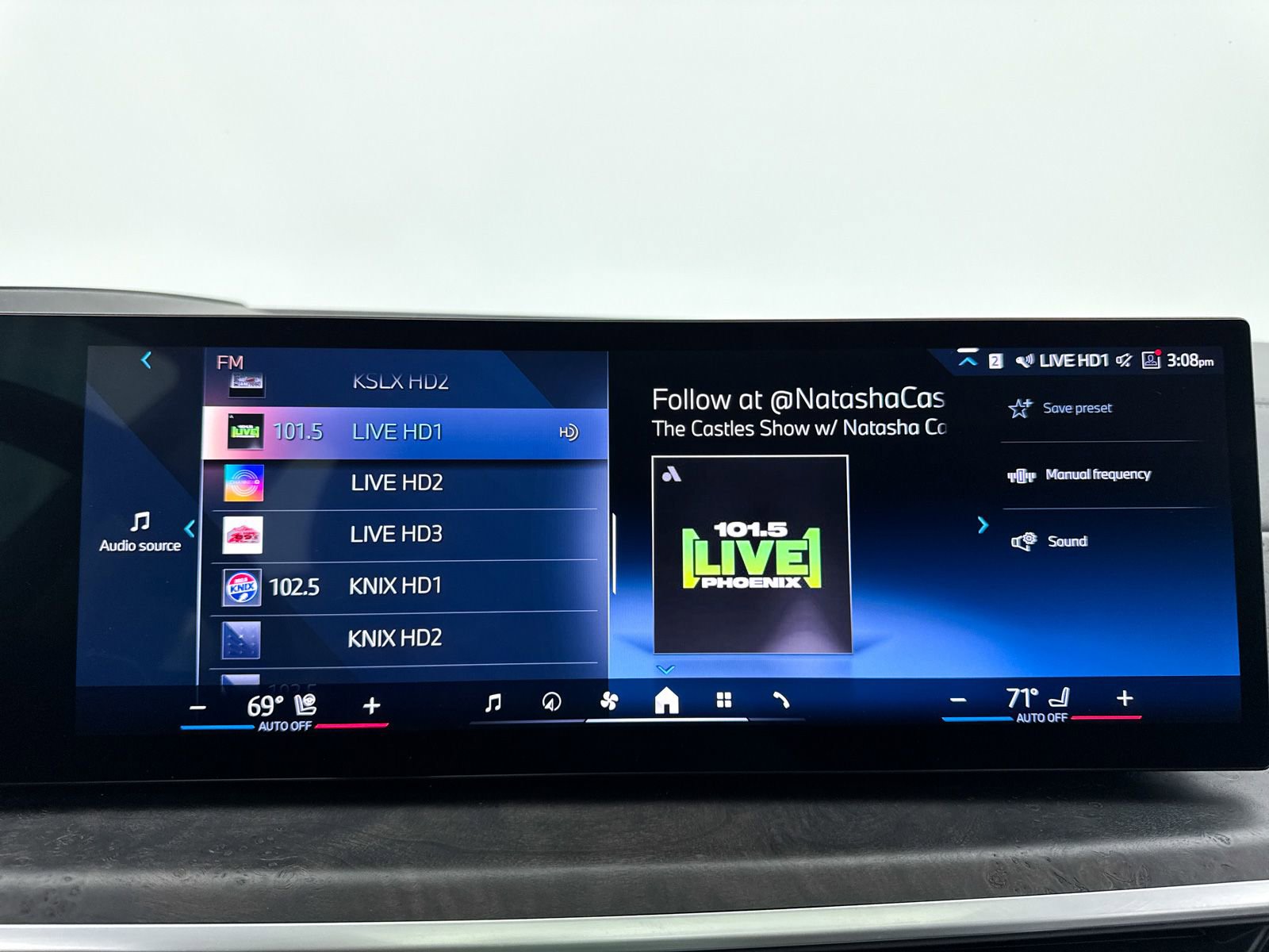 Used 2024 BMW X7 xDrive40i w/ Premium Package image 6