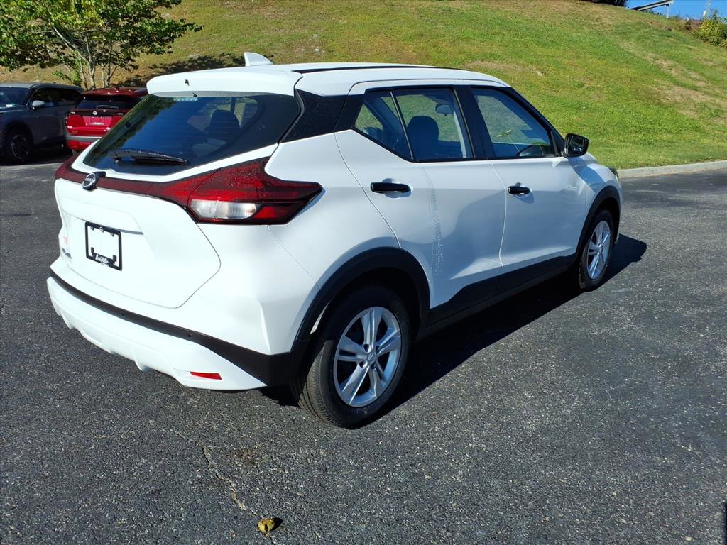 New 2025 Nissan Kicks Play S FWD image 5