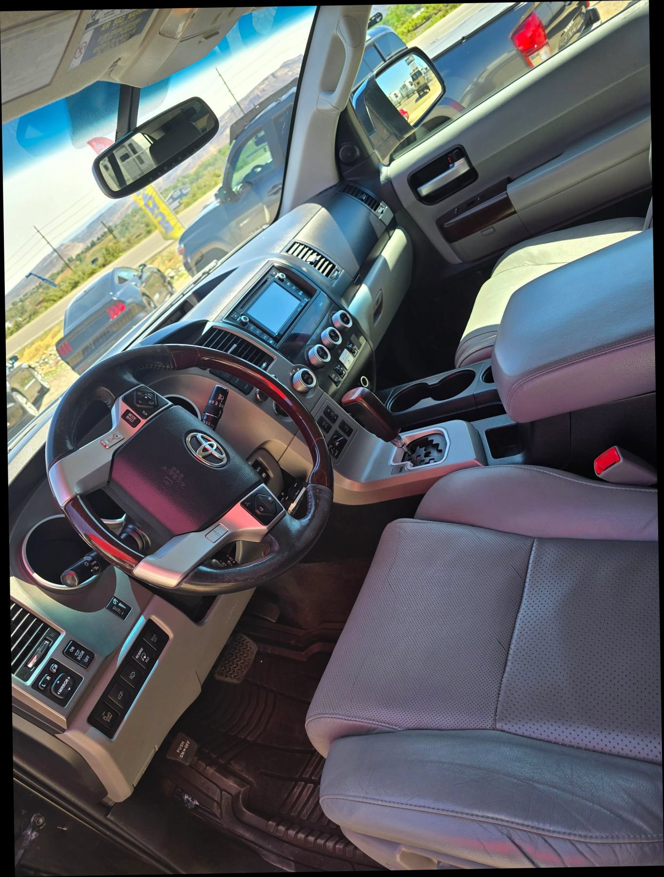 Used 2014 Toyota Sequoia Platinum AWD/4WD image 7