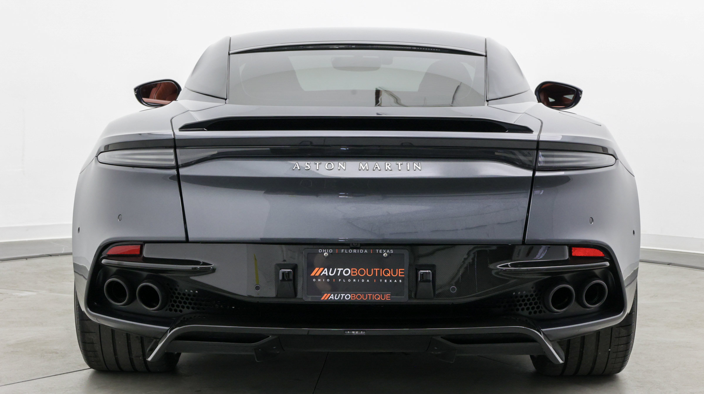 Used 2019 Aston Martin DBS Superleggera RWD image 11