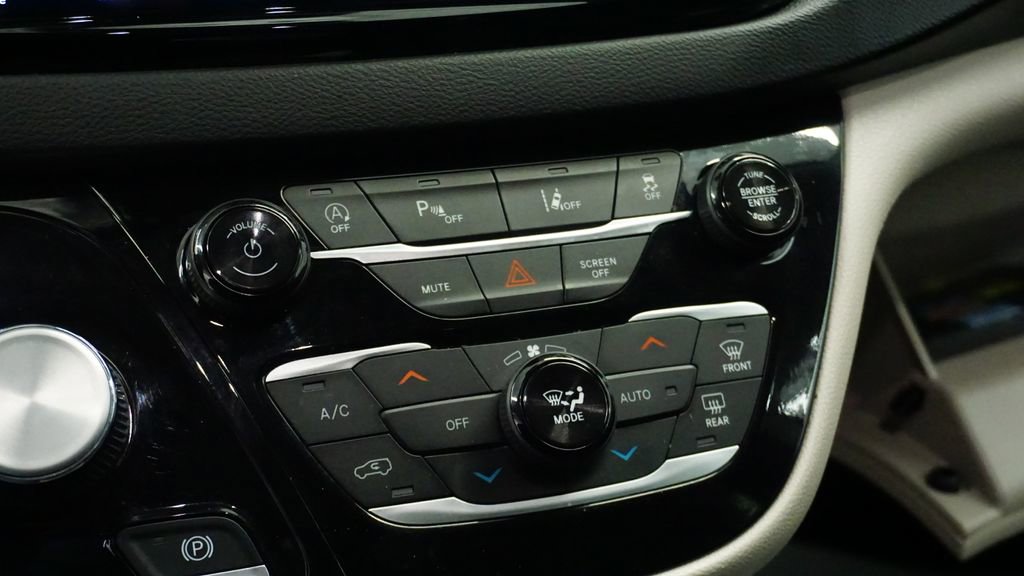 Certified 2024 Chrysler Pacifica Touring-L image 29