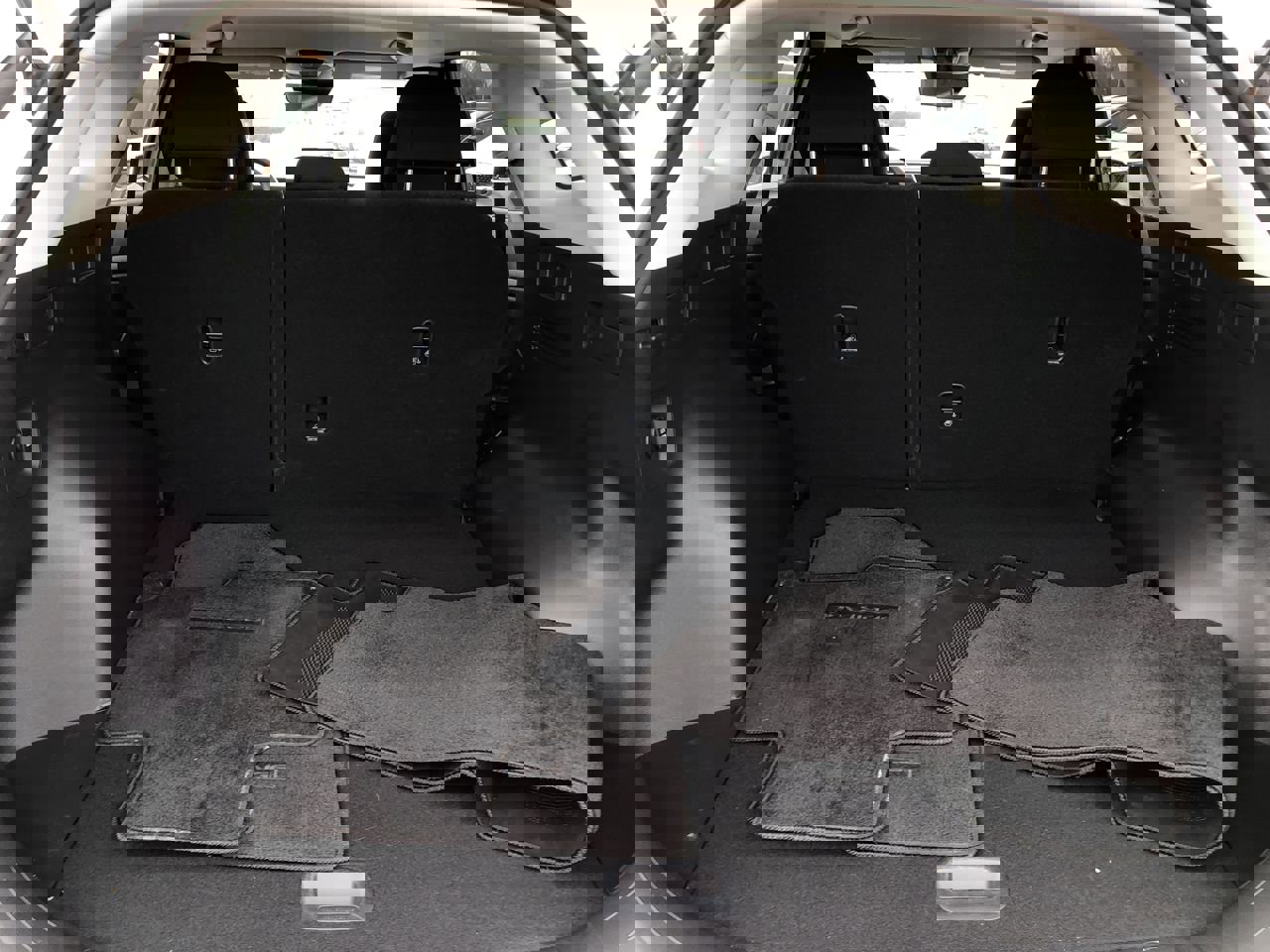 Used 2023 Kia Sportage LX image 9