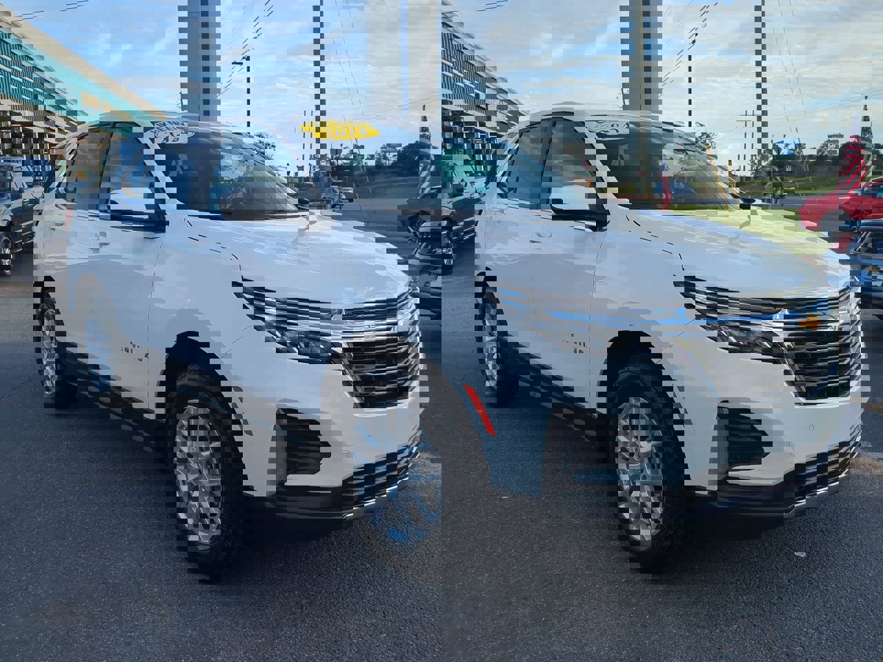 Used 2024 Chevrolet Equinox LT image 2