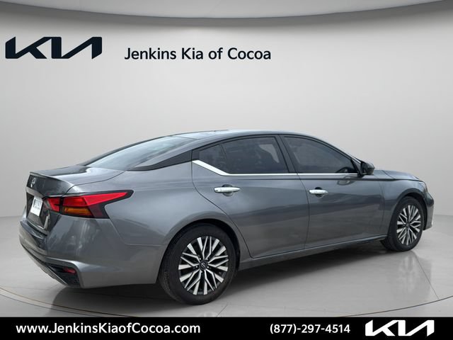 Used 2025 Nissan Altima 2.5 SV FWD image 4