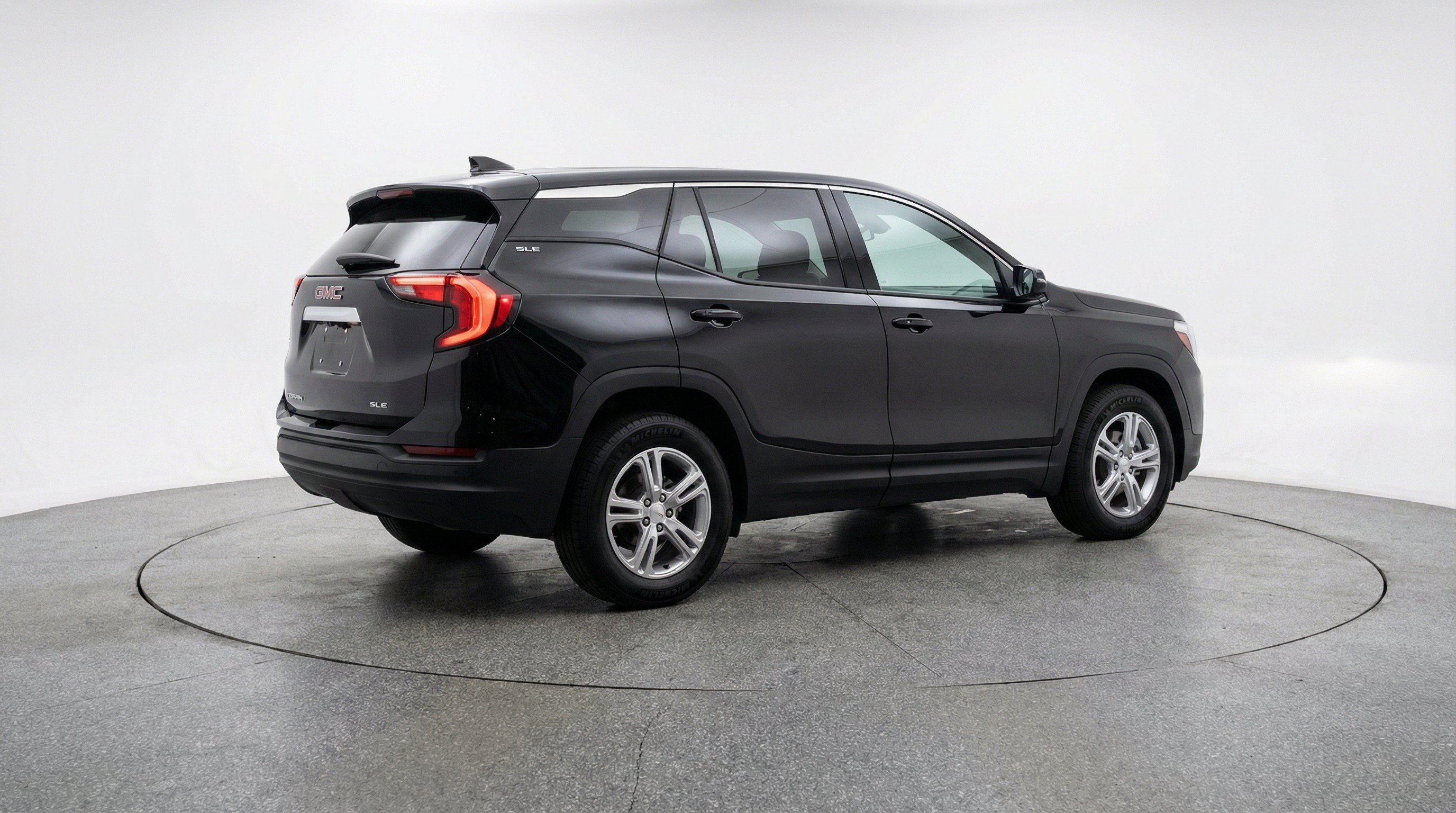 Used 2024 GMC Terrain SLE FWD image 9