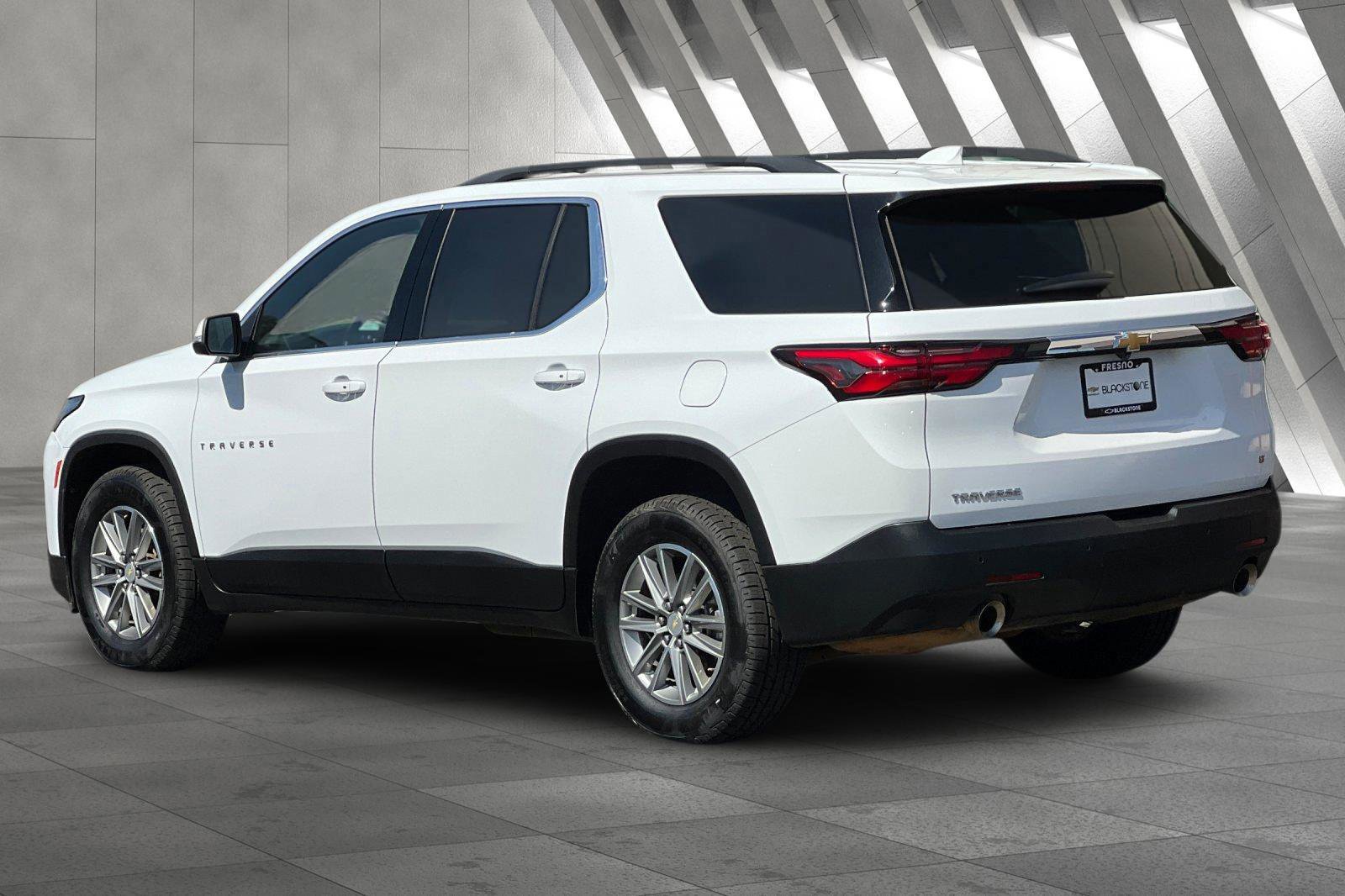 Used 2023 Chevrolet Traverse LT image 6
